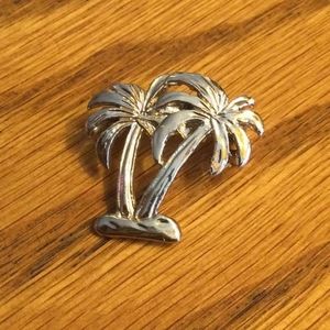 Palm tree pin